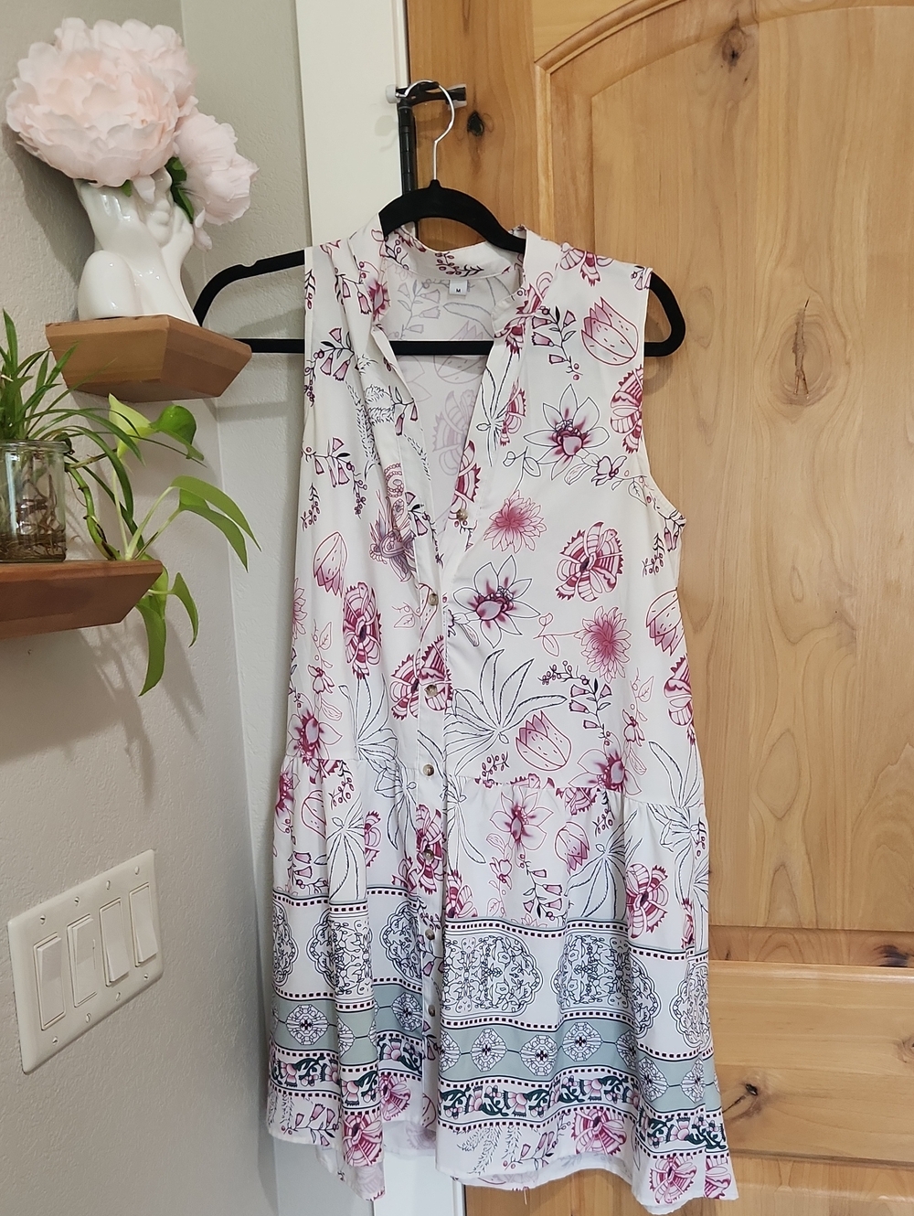 Sleeveless Floral-Print Tunic in White and Pink